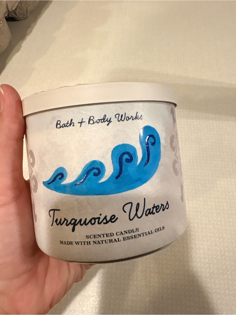 Bath & Body Works Turquoise Waters Candle - Turquoise and White